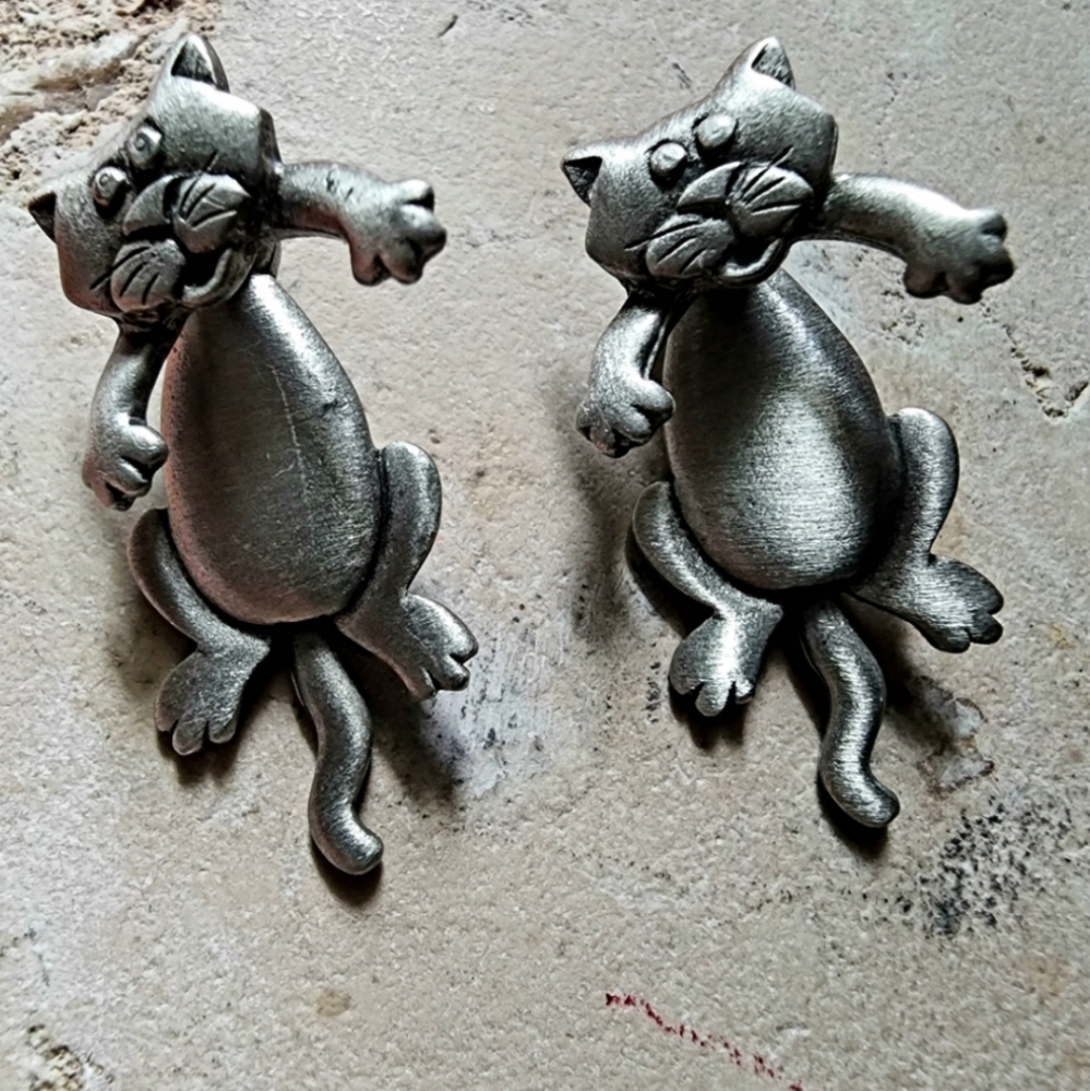 💘Vintage Cat Earrings 3D Articulating Pewter 80s JJ Jonet Kitty Kawaii Pierced